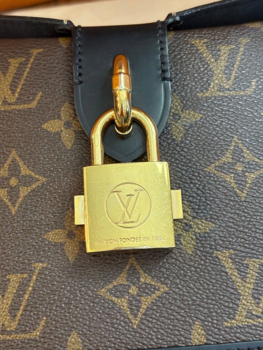Louis Vuitton Reverse Monogram Bento Box TAG BAR CODE INCLUDED - Picture 3 of 5